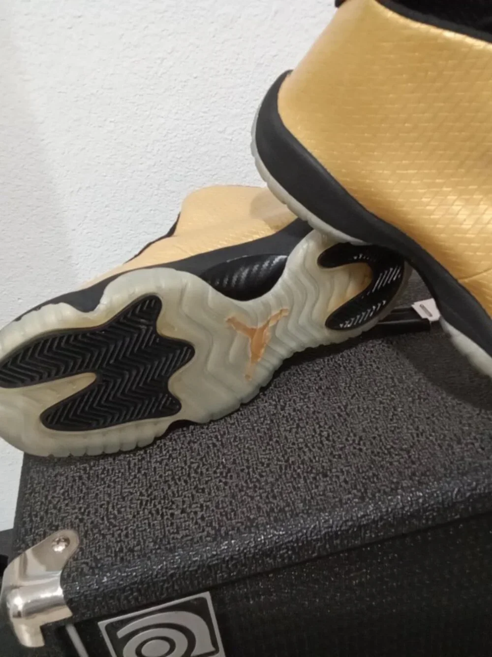 Air Jordan Future sneakers in Metallic Gold and Black, men’s size 7.